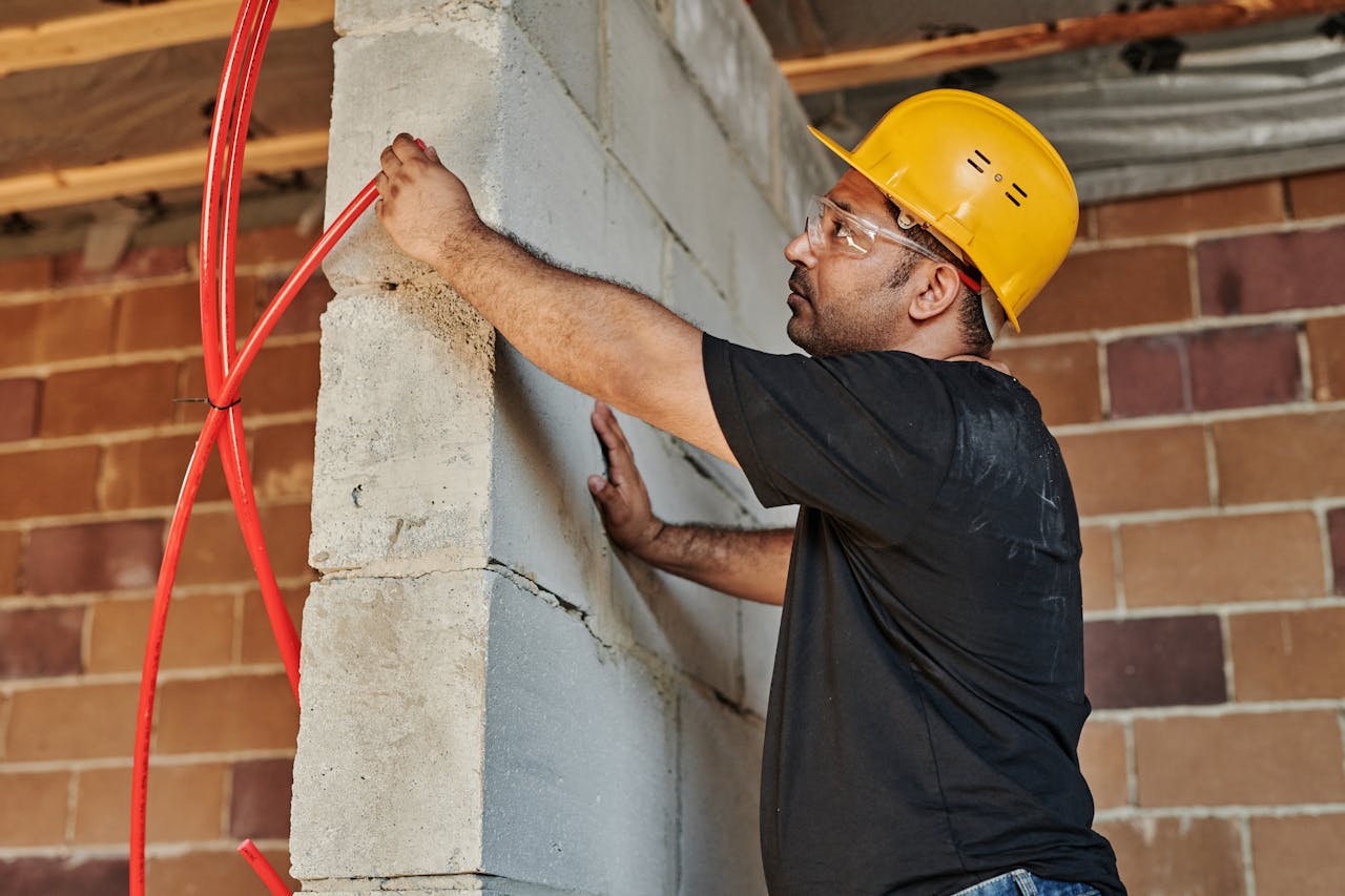 What’s The Difference Between A Builder And A Home Addition Contractor In Oakland, CA?