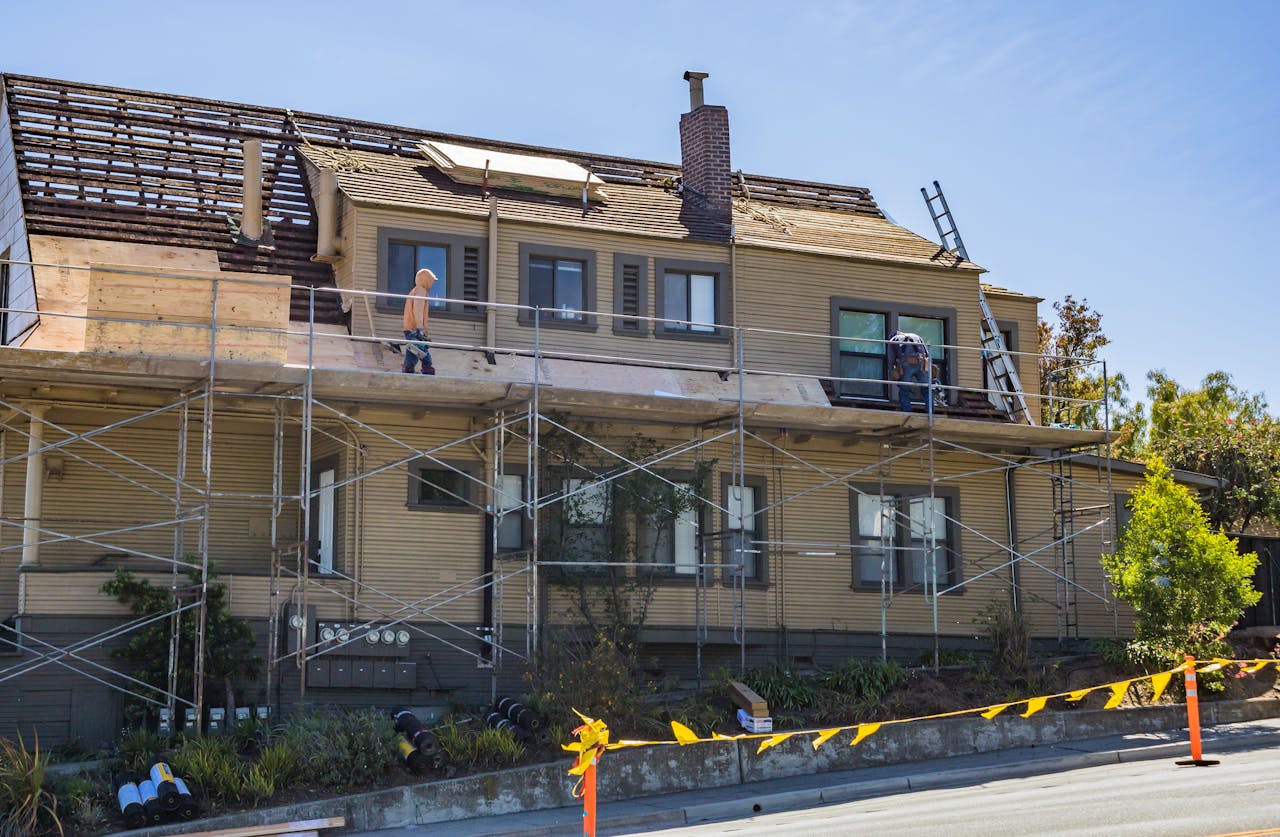 Can A Home Addition Contractor In Hayward, CA, Help You Stay In Your Home During Construction?