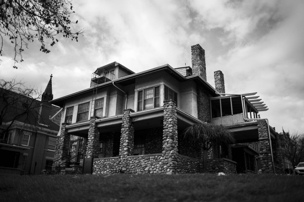 How Does A Historic Home Remodeling Contractor In Alameda, CA Handle Permits?