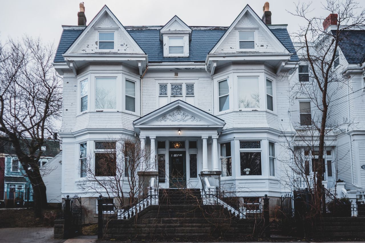What Foundation Issues Does A Historic Home Remodeling Contractor In Martinez, CA Look For?